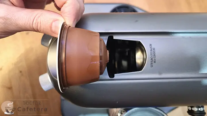Es imposible introducir una capsula Dolce Gusto en una cafetera Nespresso