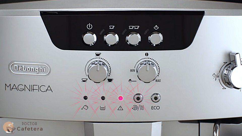 Delonghi Magnifica's first four lights flash alternately