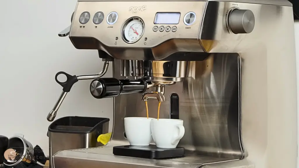 Sage Dual Boiler bereitet einen doppelten Espresso zu