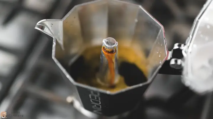 Kaffee-Extraktion in einer Moka-Kaffeemaschine